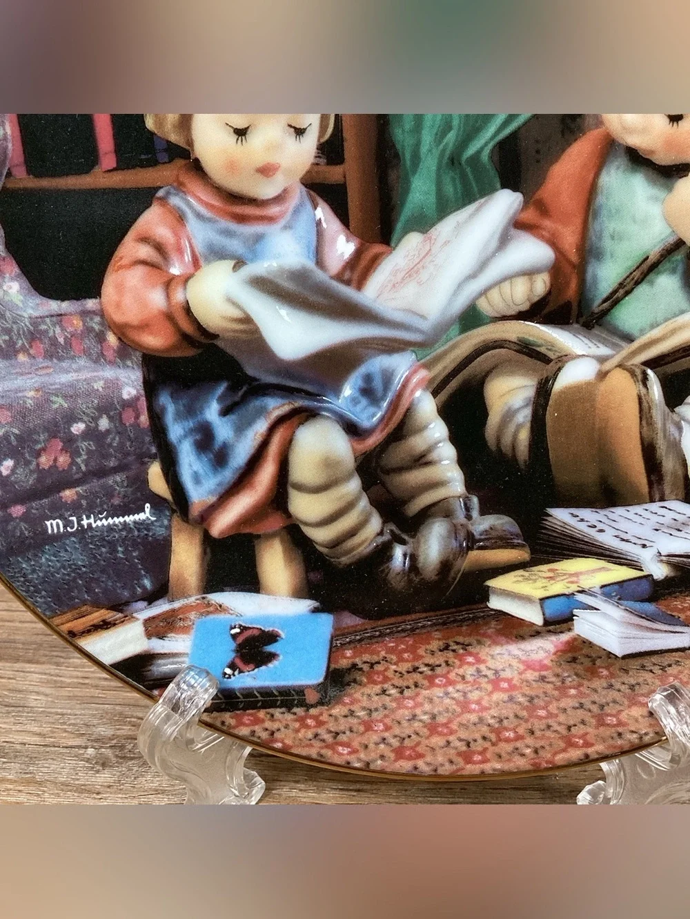 M.I. Hummel 1990 “Budding Scholars”, Little Companions Plate Danbury Mint #Q9971